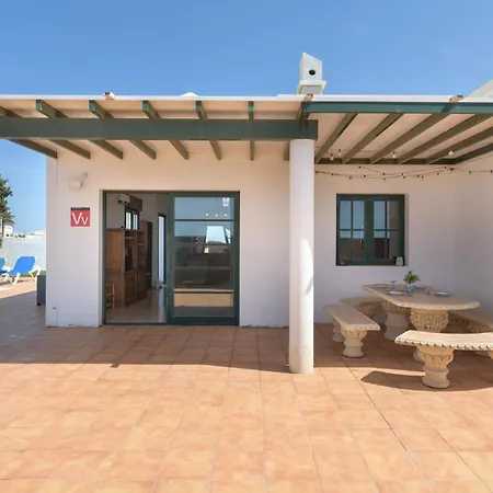 Vista De La Montana * Playa Blanca (Lanzarote)