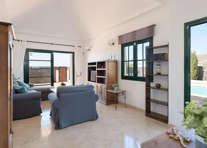 Vista De La Montana * Playa Blanca (Lanzarote)