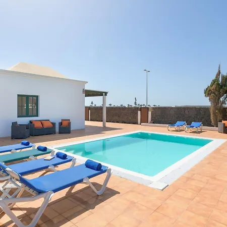 Vista De La Montana Playa Blanca